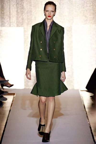 Look 10